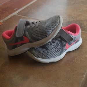 Nike revolution 4 Girls 11